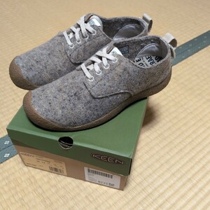 極美品　KEEN MOSEY DERBY 【メンズ】 キーン モージー ダービー TAUPE FELT/BIRCH 1026808　サイズ25.5センチ