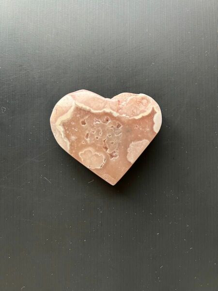 可愛いピンクアメジストのハート形 天然石