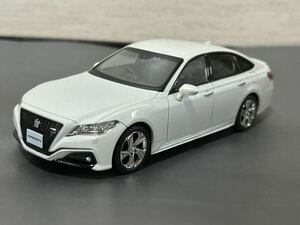 1/30 トヨタ クラウン CROWN RS Advance 2.0L ターボ　220系　カラーサンプル 非売品 ミニカー　ホワイトパールクリスタルシャイン