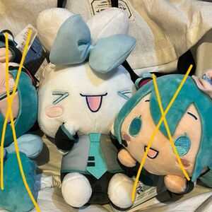 初音ミク　コラボ　シナモロール　ぬいぐるみ