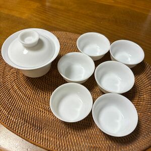 中国茶器　カップ×6 茶器×1 白磁　白い食器　カップには、6.40ドルと値札入りカップ　新品