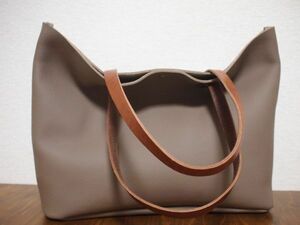 Newレザーオリジナルハンドメイド★シュリンク型押しレザーBBUトートバッグ グレージュ 077