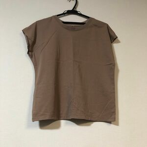 UNIQLO ユニクロ　Tシャツ トップス 半袖