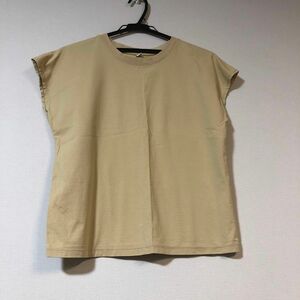 UNIQLO ユニクロ　カットソー トップス Tシャツ 半袖 