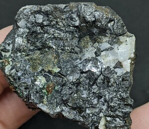★マグネタイト　磁鉄鉱原石90g no2　磁石を引き付ける磁性があります　鉱物標本　鉄鉱石 国産鉱物 天然石