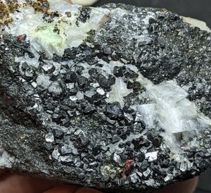 ★良晶　磁石を引き付ける磁鉄鉱原石140g no3　鉱物標本　結晶 国産鉱物