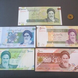 未使用 イラン 2010年代5枚 10万～5000リアルの画像1