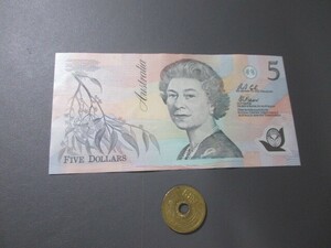 準未使用+　オーストラリア　1992年　世界初のポリマー紙幣　エリザベス女王　5ドル　P-50a(1)