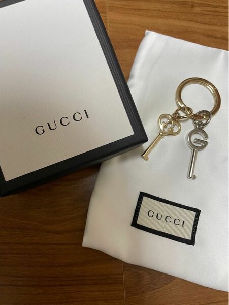 正規レア GUCCI鍵モチーフキーホルダー GUCCI グッチ キーホルダー キーリング プレゼント