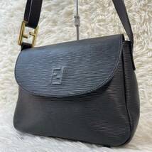 1円〜 極美品 FENDI フェンディ ショルダーバッグ FF金具 エピレザー 斜め掛け 肩掛け ブラック 黒 メンズ レディース ゴールド金具 _画像1