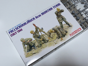 ドラゴン 1/35 ドイツ軍歩兵５箱セット.未組み立て。