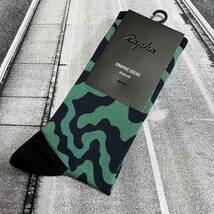 新品 Rapha Graphic Socks Mサイズ (JP 26-27cm) ダークグリーン/ダークネイビー ラファ グラフィック ソックス_画像4