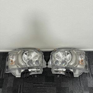 新車外し 超美品 200系 7型 ハイエース ダークプライム2 現行 純正 LED ヘッドライト 左右セット KOITO26-137 打刻:A4 コンピュータ付 ③