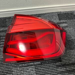 新車外し？！ 超美品 BMW F30 後期 F30 3シリーズ 純正 右 運転席 外側 LED テールランプ テールレンズ テールライト LCI M3