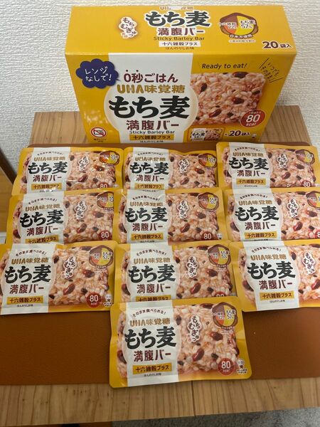 UHA もち麦満腹バー 十六雑穀プラス　55g × 10袋入り