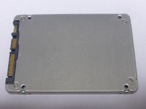 KIOXIA SSD KHK6YRSE3T84 SATA 2.5inch 3.84TB(3840GB) 電源投入回数33回 使用時間983時間 正常判定 本体のみ ラベル欠品 中古品です①