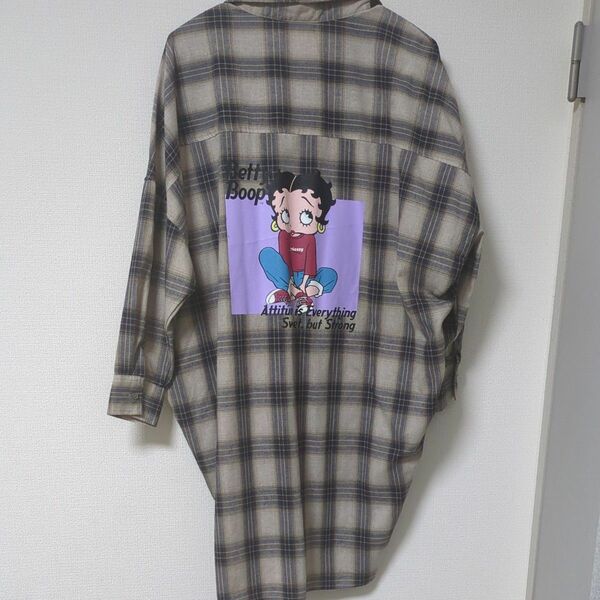 ロングシャツ　ベティ　BETTYBOOP