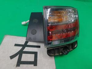 レクサス CT DAA-ZWA10 右テールランプ CT200H バージョンC 2ZR-FXE 077 81550-76020