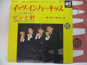 【EP】　サーチャーズ／イッツ・イン・ハー・キッス　1965．