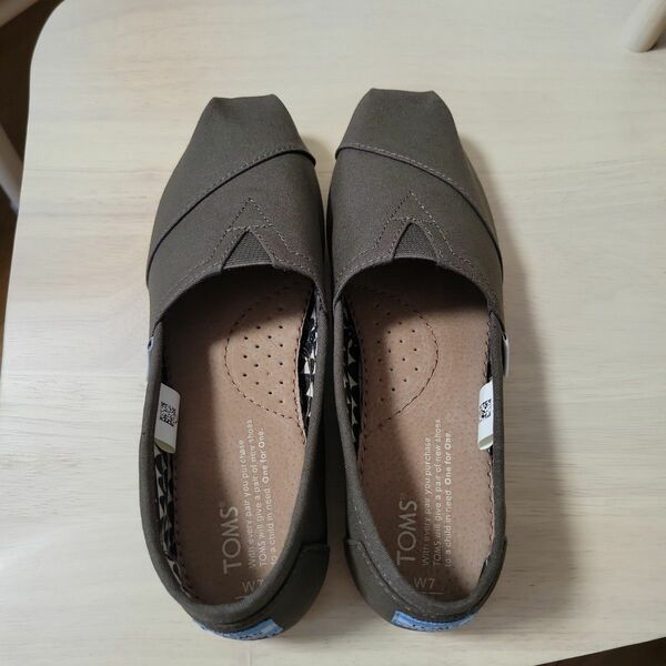 TOMS　サイズW7(24cm)　オリーブ　未使用