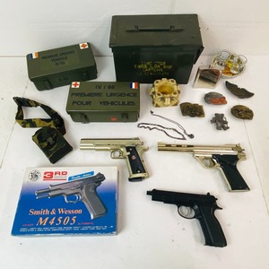 04w00410[1 jpy ~] Junk military toy gun goods etc. set [ Tokyo Marui /tanaka/ gas gun /S&W M4505/. medicine box / first-aid kit / accessory other ]