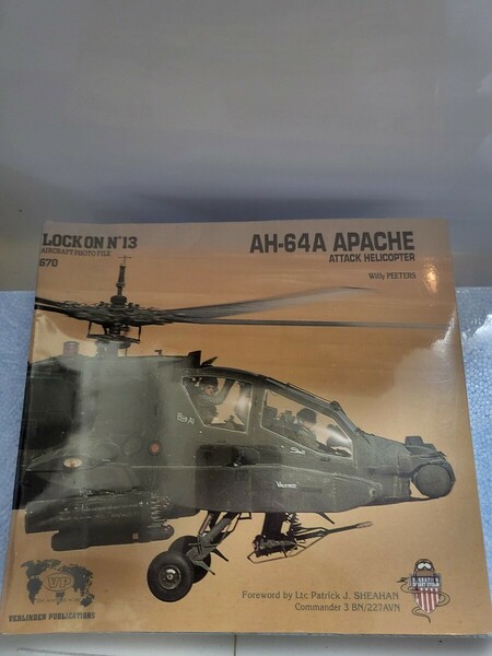 ヘリコプター写真集 洋書 ヘリコプターAH-64A APACHE アパッチヘリコプター 写真資料本 プラモデル制作資料