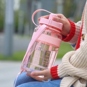 大容量 プラスチック製 スポーツボトル 1500ml ストロー付き アウトドアアクティビティ用 登山用 スポーツ 水筒 ZCL1398