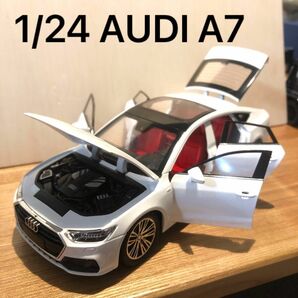 新品　1/24 アウディ Audi A7 スポーツバック ミニカー 白　ホワイト