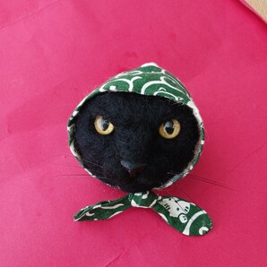 もたこ 羊毛フェルト猫 黒猫 ほっかむり猫 どろぼう猫 かぶりもの猫 羊毛フェルト黒猫 風呂敷猫 猫柄の風呂敷 羊毛フェルトの黒猫の画像1