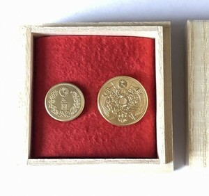 * 2 sheets modern times money old 5 jpy gold coin Meiji 30 year, new 5 jpy gold coin Meiji 30 year tree boxed 