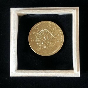 * old 20 jpy gold coin Meiji 10 year tree boxed 