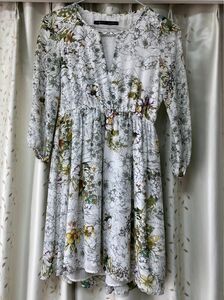 花柄ワンピース　ZARA XS