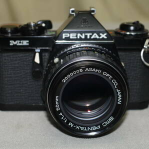 ☆PENTAX 「ペンタックス ME ブラック＋ smc PENTAX-M 50mmF1.4付」 動作品 外観大変綺麗 付属品多数 現状で！の画像2