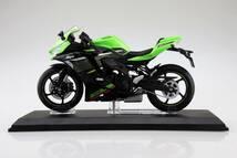 ＜新品＞　アオシマ文化教材社　完成品バイクシリーズ　カワサキ Ninja ZX-25R　ライムグリーン×エボニー　1/12サイズ _画像5