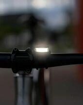 【新品未使用】日本正規品 knog. (ノグ) 自転車 フロントLEDライト FROG V3 Front Abyss Grey アビスグレー_画像5