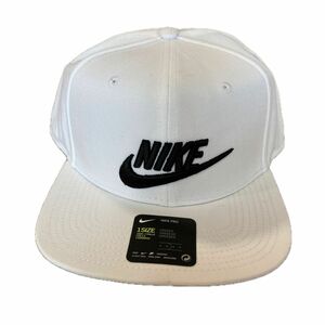 NIKE フューチュラロゴ キャップ　ナイキ 白　ホワイト　帽子 