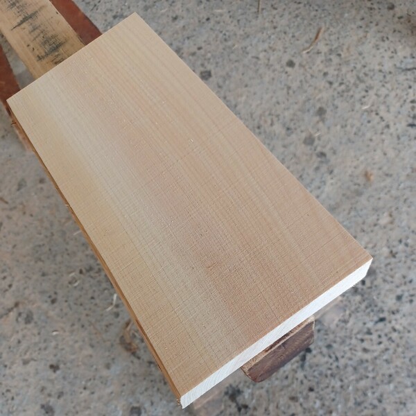 A-1701 【29.6×14.5～15×3.4cm】　国産ひのき　片耳付板　まな板　花台　棚板　看板　一枚板　無垢材　桧　檜　DIY