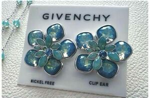  new goods unused! Givenchy * earrings / flower flower light blue ji van si. Givenchy 