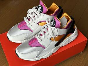  ナイキ　エアハラチ　Nike Air Huarache "University Gold and Pink"