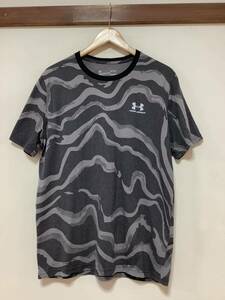 ひ1329 UNDER ARMOUR アンダーアーマー 総柄 半袖Tシャツ LG グレー系 ロゴプリント ヒートギア