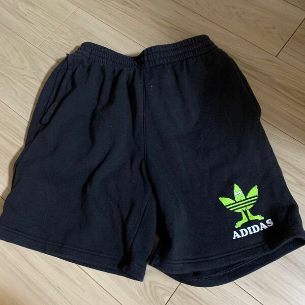 アディダス　adidas アディダスオリジナル　半ズボン　短パン　ハーフパンツ