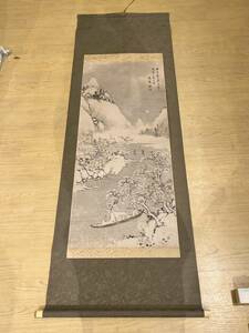 #9040B　真作　 掛け軸　冬　舟　日本画　作者特定できない　冬の画　雪　船　川　現状保管品