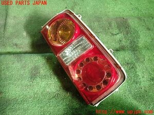 1UPJ-85581530]エルグランド(E51)右テールランプ 中古