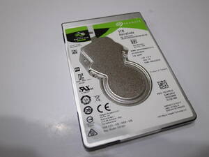 送料込み！SEAGATE ST1000LM048//使用時間 2716時間//1TB HDD 2.5インチ SATA 7mm// 