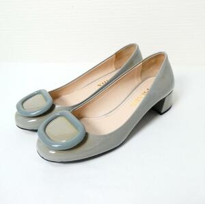 ほぼ美品 PRADA プラダ サイズ35 約22㎝ エナメル パテントレザー バックル ラウンドトゥ 太ヒール パンプス グレー 灰