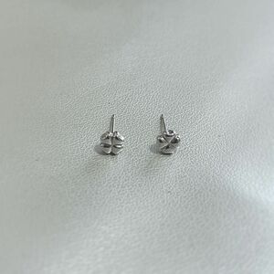 プラチナ　ピアス　クローバー　pt900