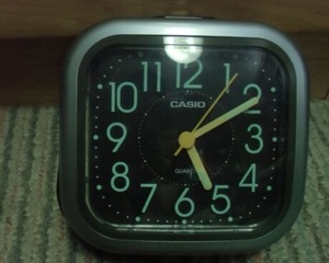 即決 CASIO Quartz 目覚まし時計 アナログ時計 置き時計 カシオ クォーツ