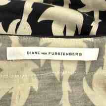 DIANE VON FURSTENBERG / ダイアンフォンファステンバーグ | シルク 総柄 カシュクールワンピース | 4 | ホワイト / ブラック_画像5