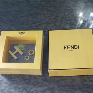 FENDI フェンディ アルファベットイニシャルチャーム