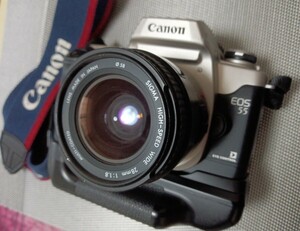 フィルムカメラ キヤノン CANON EOS55本体とグリップ　レンズSIGMA HIGH SPEED wide 28mm f1.8　オマケでフイルムカメラEOS1000QD
